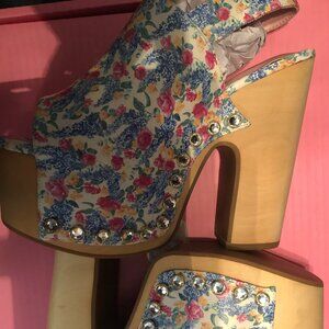 Dolls Kill/Sugar Thrillz "Cottage Calling" Clog Heels